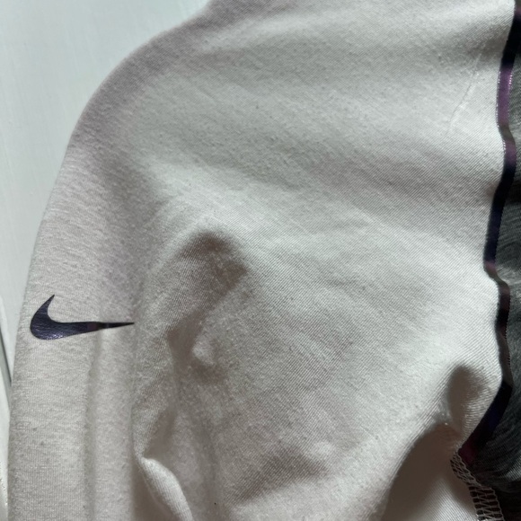 Nike Women's White Long Sleeve Dri-Fit Shirt Grey w Metallic Detail Size Medium - Picture 4 of 5